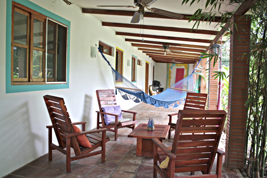 Hotel Maracuya Managua hammock and lounge area