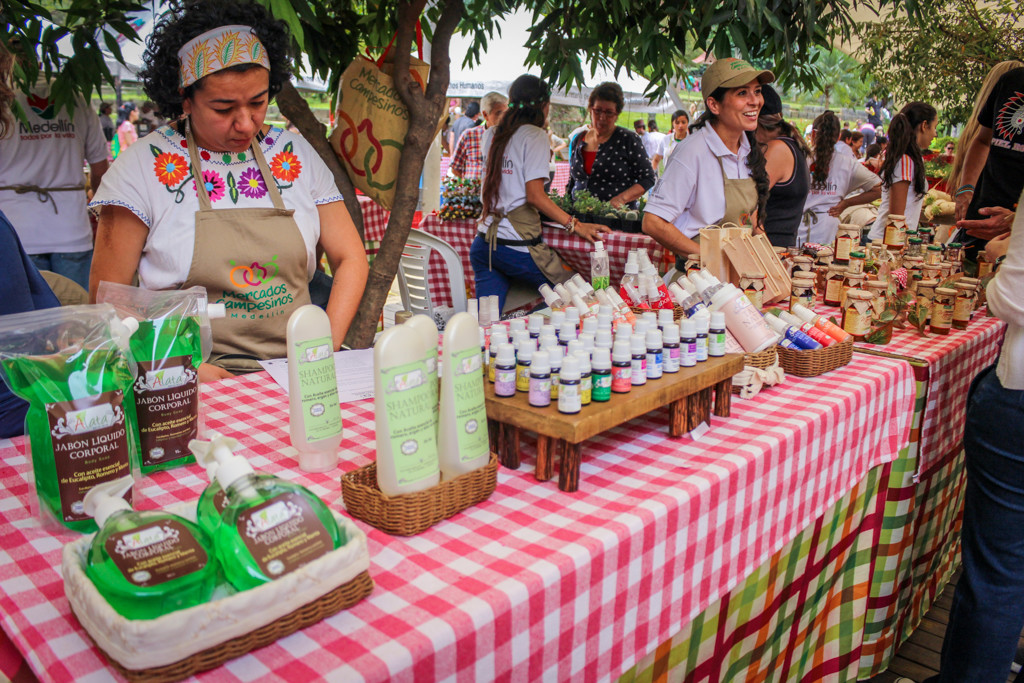 Mercados Campesinos, Parque La Presidenta, Medellin, Colombia