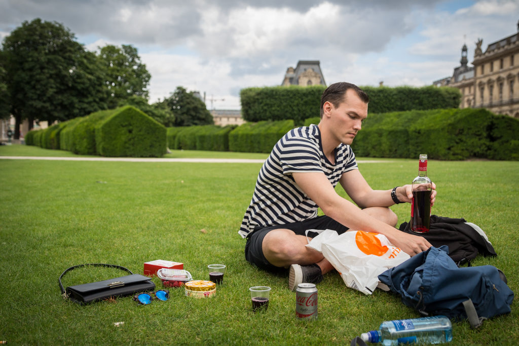 What to do with four days in Paris. Picnic in Jardin des Tuileries.